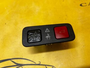 PANEL PRZEŁĄCZNIK OTWIERANIA KLAPY TYŁ BAGAŻNIKA PEUGEOT 5008 II