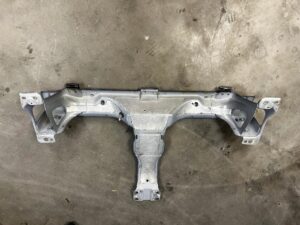 STELAŻ PODSTAWA POPRZECZKA FOTELI 3 RZĘDU MERCEDES GLS X166 890