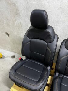 KOMPLET FOTELE KANAPA PRZÓD TYŁ SKÓRA AIRBAG ELEKTRYCZNE FORD BRONCO 21- EU