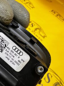 PRZYCISK PRZEŁACZNIK SKŁADANIA FOTELI KANAPY TYŁ AUDI SQ7 Q7 4M0