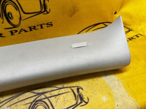 OSŁONA POSZYCIE SŁUPKA A PRAWA LR RANGE ROVER EVOQUE II L551