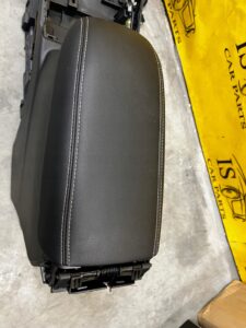 PODŁOKIETNIK SCHOWEK TUNELU ŚRODKOWEGO FORD ESCAPE MK4 1.5 EB