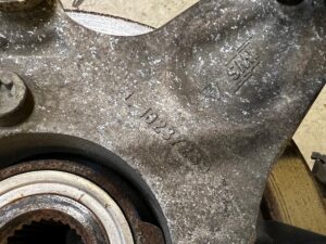 ZWROTNICA TARCZA ZACISK PIASTA TYŁ LEWY CHEVROLET CORVETTE C5 97-04