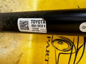 KOMPLET AMORTYZATORY AMORTYZATOR TYŁ PRAWY LEWY TOYOTA HILUX VIII 2.4D D4D