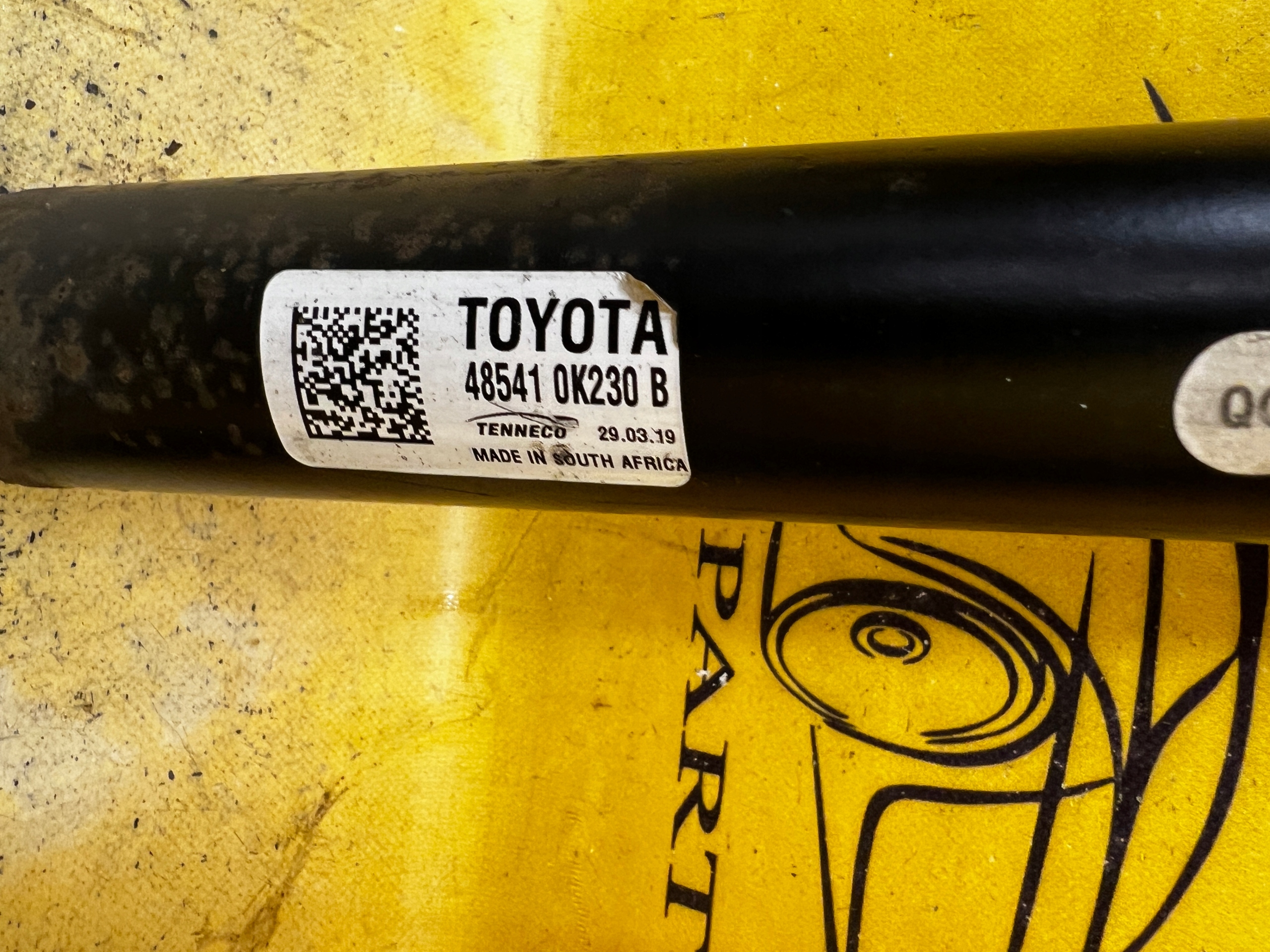 KOMPLET AMORTYZATORY AMORTYZATOR TYŁ PRAWY LEWY TOYOTA HILUX VIII 2.4D D4D
