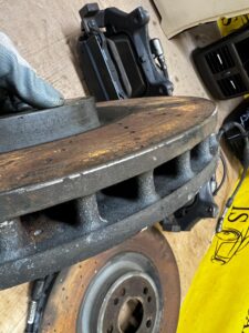 KOMPLET TARCZE ZACISKI KLOCKI HAMULCOWE PRZÓD MERCEDES GL X166 4.7 V8