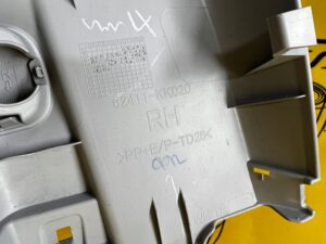 OSŁONA POSZYCIE SŁUPKA B ŚRODKOWEGO PRAWA PRAWE TOYOTA HILUX VIII 8