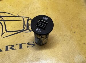PODWÓJNE GNIAZDO USB PORT ŁADOWARKA PORSCHE MACAN 95B