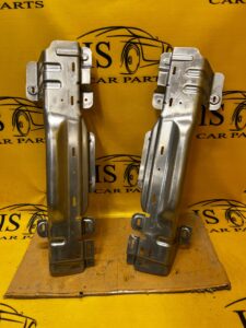 OSŁONA WSPORNIK METALOWY PRAWY LR DISCOVERY V L550