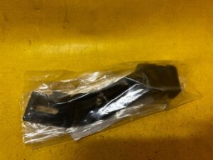 UCHWYT ŚLIZG MOCOWANIE PASA PRZEDNIEGO LEWY BMW 3 E92 NOWY OEM