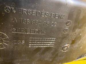 NADKOLE TYŁ PRAWY PRAWE MERCEDES GL X166