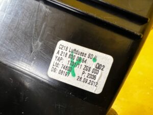 KRATKA NAWIEWU LEWA DEKOR DESKI KONSOLI MERCEDES CLS W218 EU