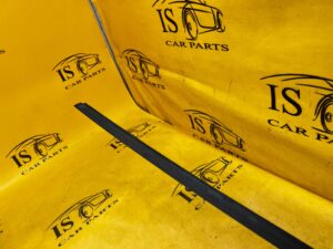 USZCZELKA LISTWA SZYBY CZOŁOWEJ PRZÓD PRAWY FORD EXPLORER VI MK6