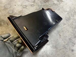 SCHOWEK PÓŁKA DESKI KONSOLI LEWY KIEROWCY BMW 7 F01 F02 EU