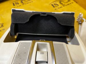 LAMPKA OŚWIETLENIE PODSUFITKI PRZÓD SZYBERDACH MERCEDES GLS X166