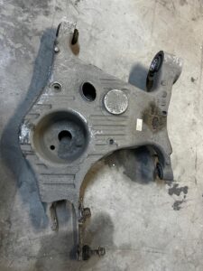 WAHACZ TYŁ LEWY RANGE ROVER VELAR L560