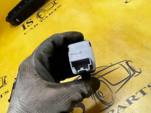 CZUJNIK TEMPERATURY I WILGOTNOŚCI POWIETRZA FORD BRONCO 21-