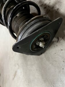 NOGA ZWROTNICA AMORTYZATOR PRZÓD LEWY LEWA RENAULT MEGANE IV