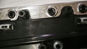 LISTWA DEKORACYJNA KLAMKA LEWY TYŁ AUDI A8 D4