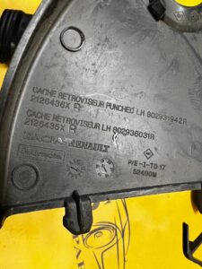 OSŁONA ZAŚLEPKA TRÓJKĄT DRZWI PRZÓD LEWY DACIA DUSTER II 2