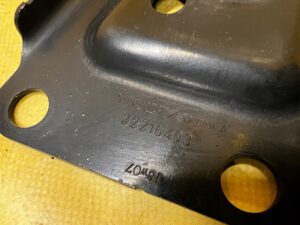 WZMOCNIONA PŁYTA BELKA ROZPÓRKA WSPORNIK PRZÓD PRAWY VOLVO XC90 II