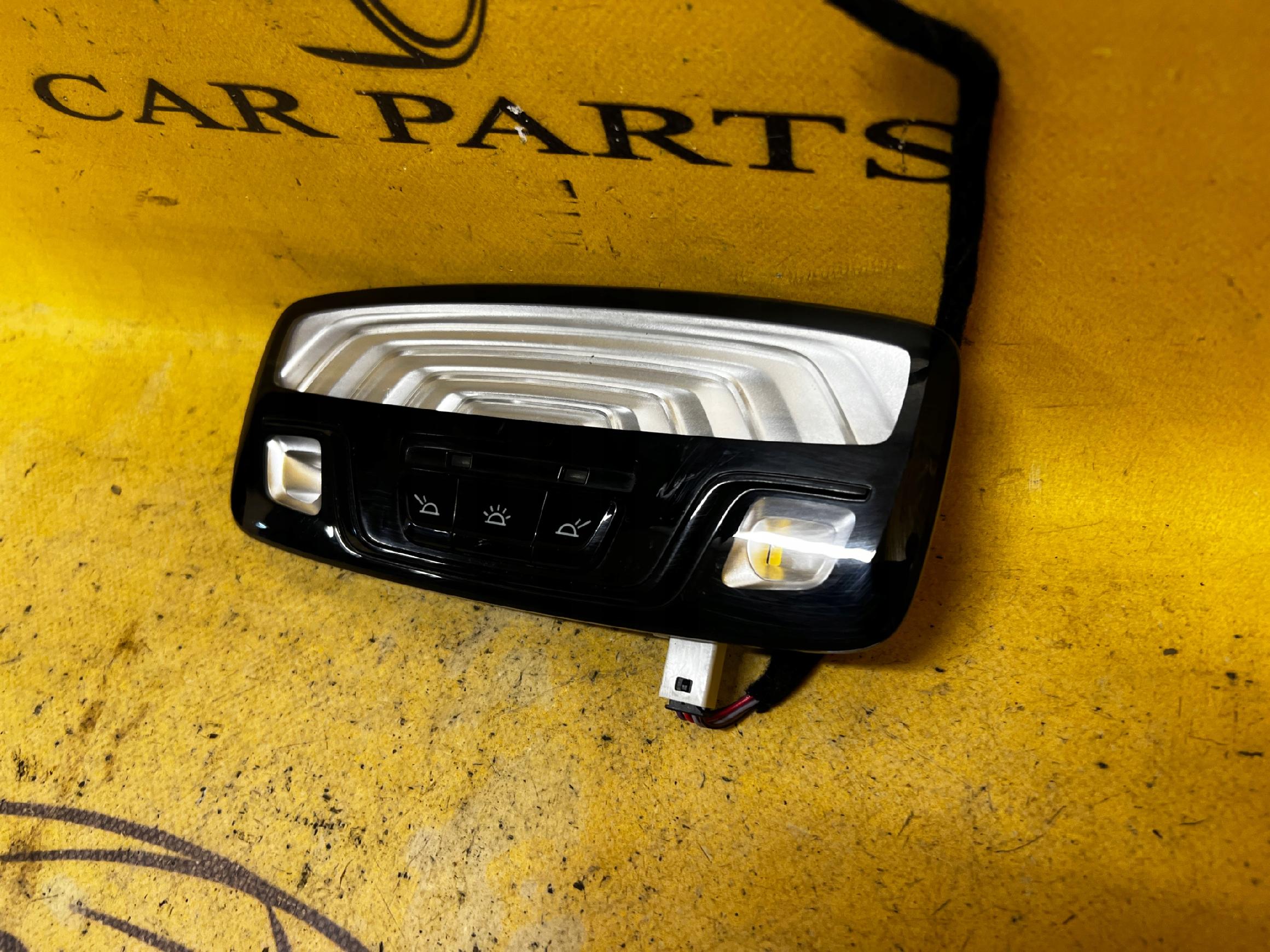 LAMPKA OŚWIETLENIE PODSUFITKI BMW 5 G30