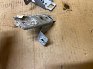 UCHWYT MOCOWANIE WSPORNIK PODŁOGI BAGAŻNIKA LEWY PRAWY MERCEDES GLS X166