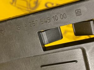 OSŁONA MOCOWANIE PLASTIK MERCEDES W257