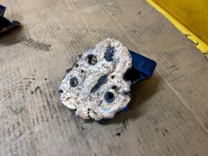 WSPORNIK SŁUPKA A PRZÓD PRAWY FORD BRONCO 21- VELOCITY BLUE PEARL METALIC