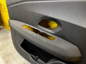 BOCZEK TAPICERKA DRZWI LEWY PRZÓD DACIA JOGGER SANDERO III