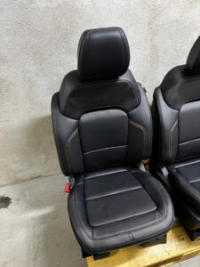 KOMPLET FOTELE KANAPA PRZÓD TYŁ SKÓRA AIRBAG ELEKTRYCZNE FORD BRONCO 21- EU