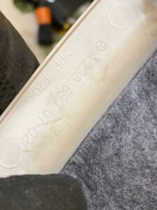 OSŁONA ZAŚLEPKA DESKI KONSOLI MERCEDES W257