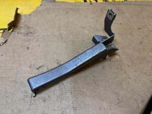 WSPORNIK UCHWYT MOCOWANIE DESKI KONSOLI PORSCHE MACAN 95B