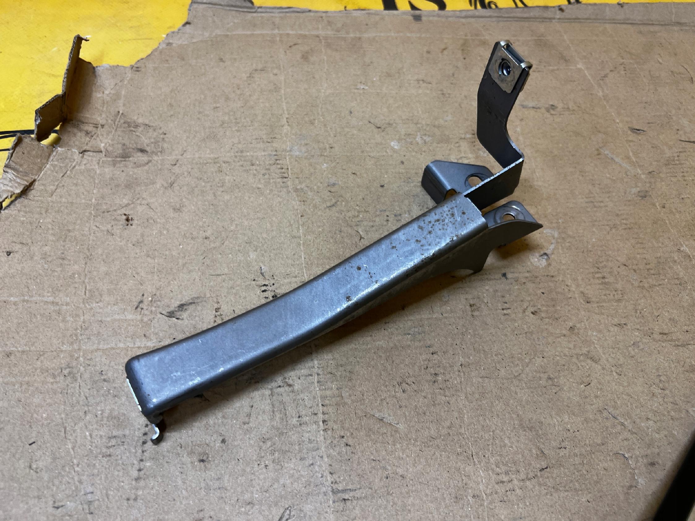 WSPORNIK UCHWYT MOCOWANIE DESKI KONSOLI PORSCHE MACAN 95B