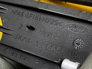 OSŁONA ZAŚLEPKA KLAMKI WEWNĘTRZNEJ PRAWA FORD ESCAPE MK4 KUGA MK3