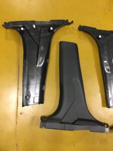 LEWA OSŁONA TAPICERKA SŁUPKA B NISSAN X-TRAIL T32