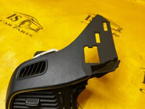 KRATKA NAWIEWU DESKI KONSOLI PRZÓD LEWY RENAULT KADJAR EU