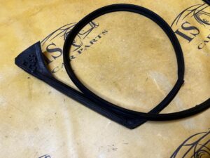 USZCZELKA DRZWI SZYB KAROSERII GÓRNA PRAWA MERCEDES CLS W218 SHOOTING BRAKE