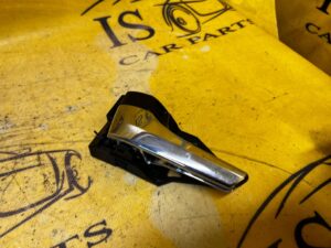 KLAMKA WEWNĘTRZNA LEWA TYŁ TYLNA TOYOTA HILUX VIII 8