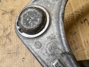 NOWY WAHACZ GÓRNY PRZÓD PRAWY FORD BRONCO 21-