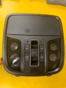 LAMPKI PANEL PODSUFITKI SCHOWEK KIA SORENTO III