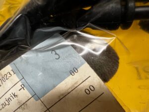 CZUJNIK ZUŻYCIA KLOCKÓW HAMULCOWYCH PRZÓD BMW 1 E81 3 E90 NOWY OEM