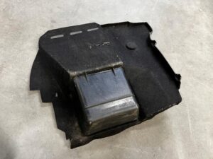 BOCZEK TAPICERKA SCHOWEK BAGAŻNIKA PRAWY PRAWA BMW 5 E34 SEDAN