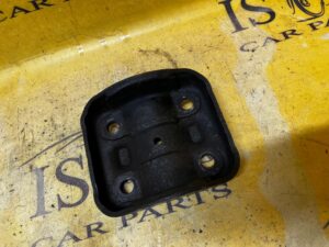 PODSTAWA MOCOWANIA RESORA UCHWYT RESORU TOYOTA HILUX VIII 8