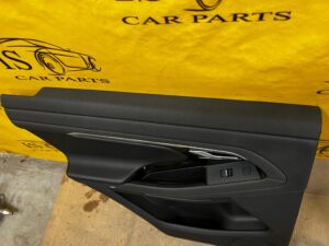 BOCZEK DRZWI LEWY TYŁ RANGE ROVER EVOQUE II L551