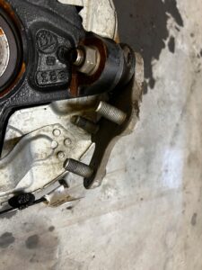 NOGA ZWROTNICA AMORTYZATOR PRZÓD LEWY PEUGEOT 3008 II 5008 II 1.6 BLUE HDI