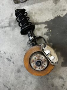 NOGA ZWROTNICA AMORTYZATOR PRZÓD LEWY FORD MUSTANG VI 3.7 RWD 2WD