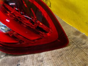 LAMPA W BŁOTNIK TYŁ TYLNA PRAWY PRAWA LED MERCEDES GLS X166 USA