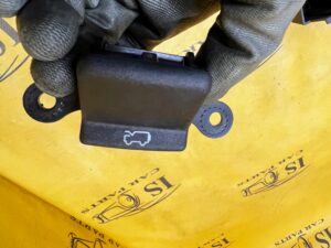 RĄCZKA UCHWYT CIĘGNO OTWIERANIA MASKI POKRYWY SILNIKA FORD BRONCO 21-