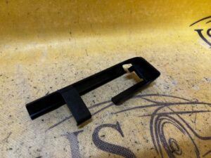 OSŁONA PROWADNICY SZYNY FOTELA PRZÓD PRAWY PASAŻERA PORSCHE CAYENNE II 7P5